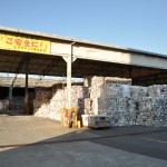 王子マテリア富士第一工場の古紙置き場。1万トン前後の在庫。
